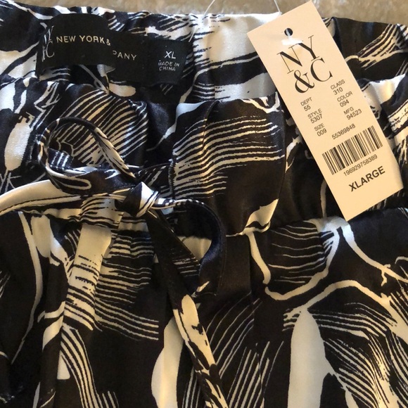 🤍🖤🩶Brand New Beautiful Silky NY&Co Jogger Pant 🩶 - Picture 2 of 7